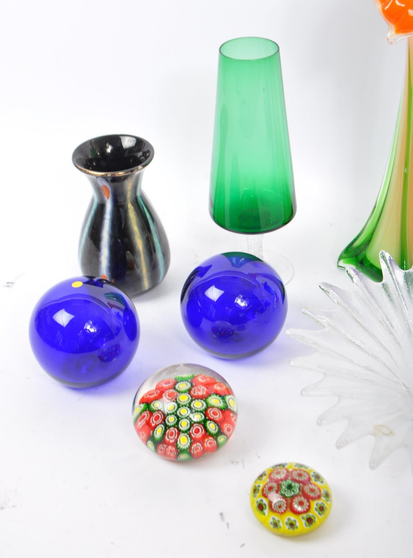 COLLECTION OF ART GLASS - MURANO - MILLEFIORI - SEGUSO - Image 2 of 7