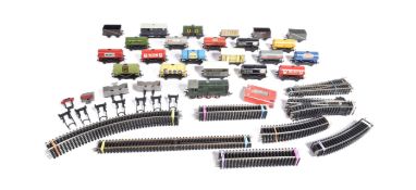 COLLECTION OF VINTAGE HORNBY OO GAUGE ROLLING STOCK AND TRACK