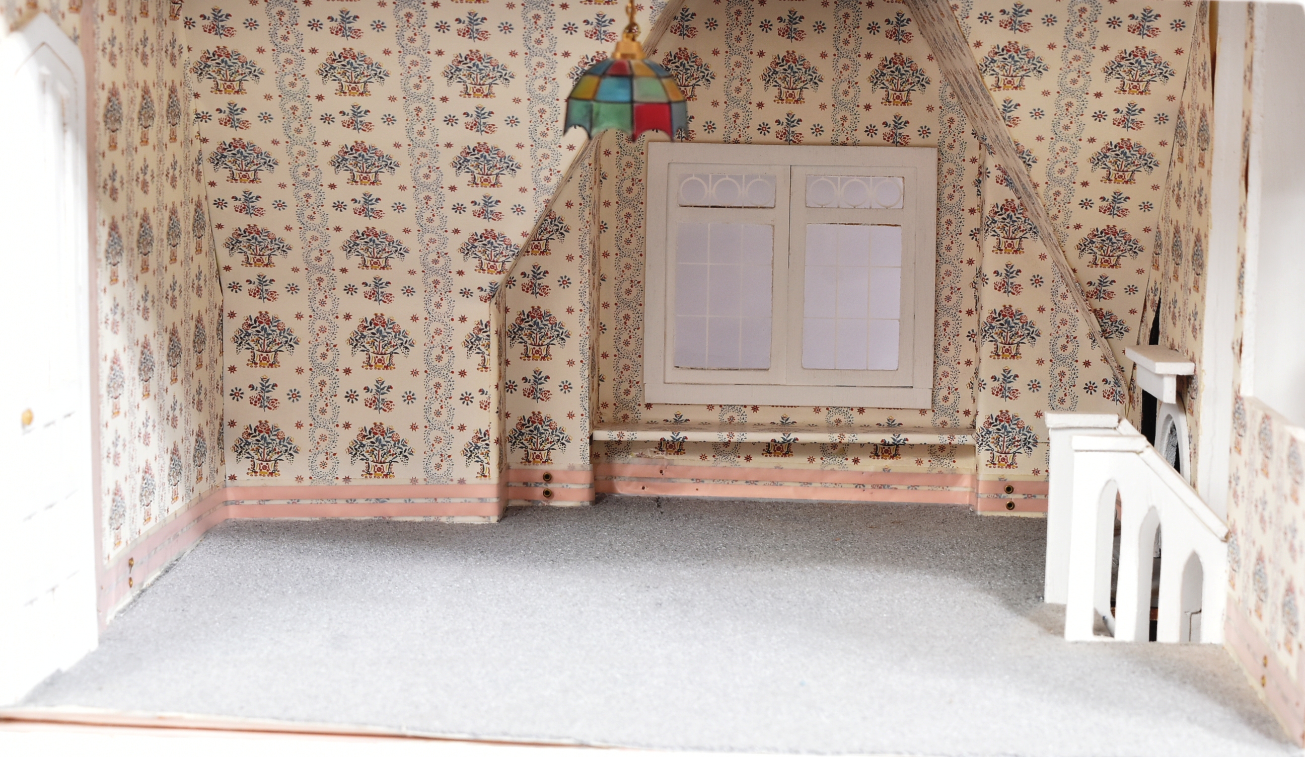 DOLL'S HOUSE - MOCK-TUDOR STYLE COUNTRY MANOR HOUSE - Image 3 of 7