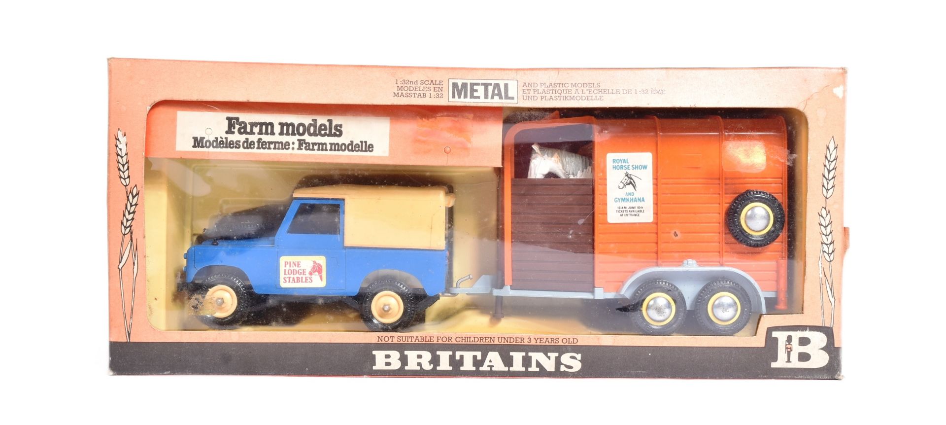 DIECAST - VINTAGE BRITAINS FARM MODELS DIECAST LAND ROVER HORSE BOX