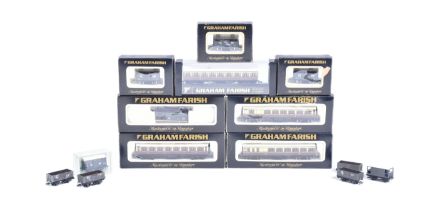 MODEL RAILWAY - COLLECTION OF N GAUGE ROLLING STOCK