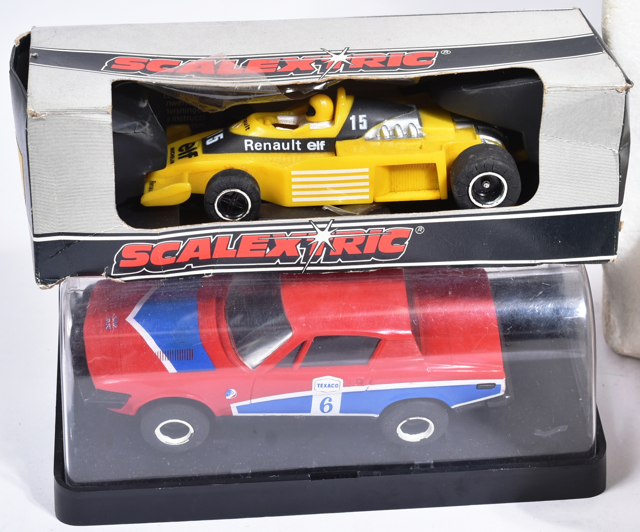 SCALEXTRIC - VINTAGE SCALEXTRIC SLOT CAR RACING SET & EXTRAS - Image 4 of 5