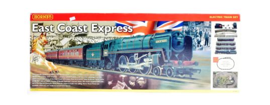 MODEL RAILWAY - HORNBY OO GAUGE EAST COAST EXPRESS TRAIN SET