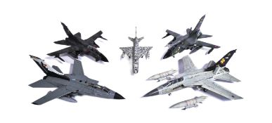 MODEL KITS - COLLECTION OF X5 BUILT MODEL KITS OF AIRCRAFT INTEREST