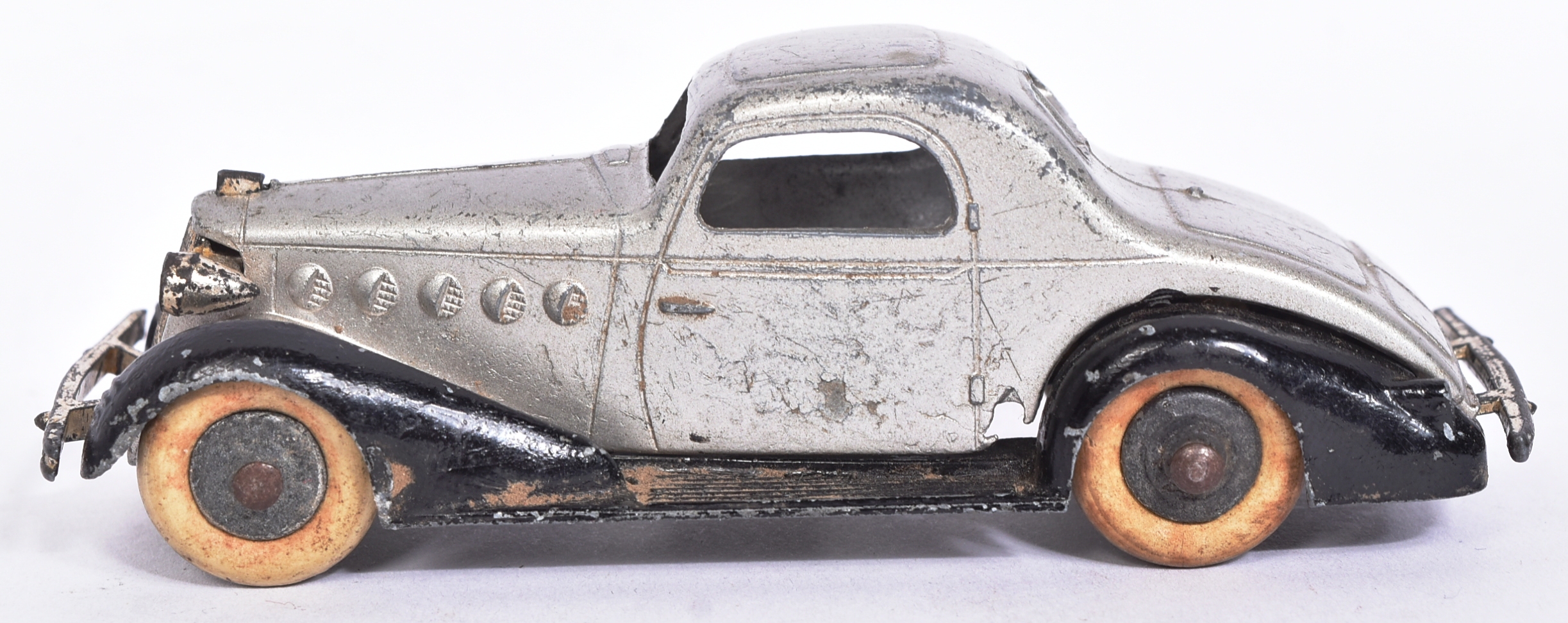 TOOTSIETOYS - PRE-WAR 1930S LASELLE COUPE DIECAST MODEL - Image 2 of 5