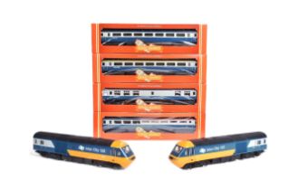 MODEL RAILWAY - COLLECTION OF HORNBY OO GAUGE LOCOMOTIVES AND COACHES