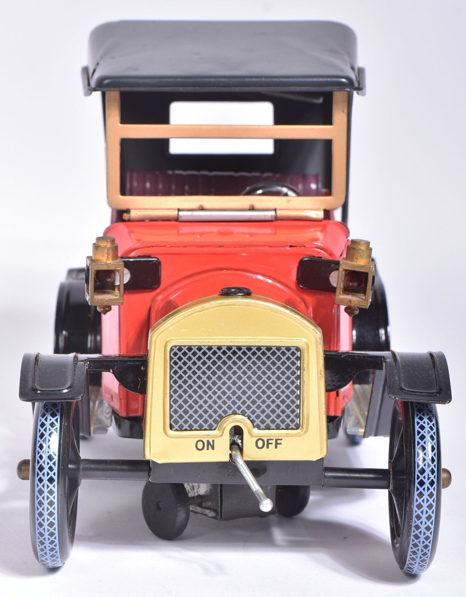 TINPLATE TOYS - JAPANESE TINPLATE BATTERY OPERATED VETERAN CAR - Bild 3 aus 7