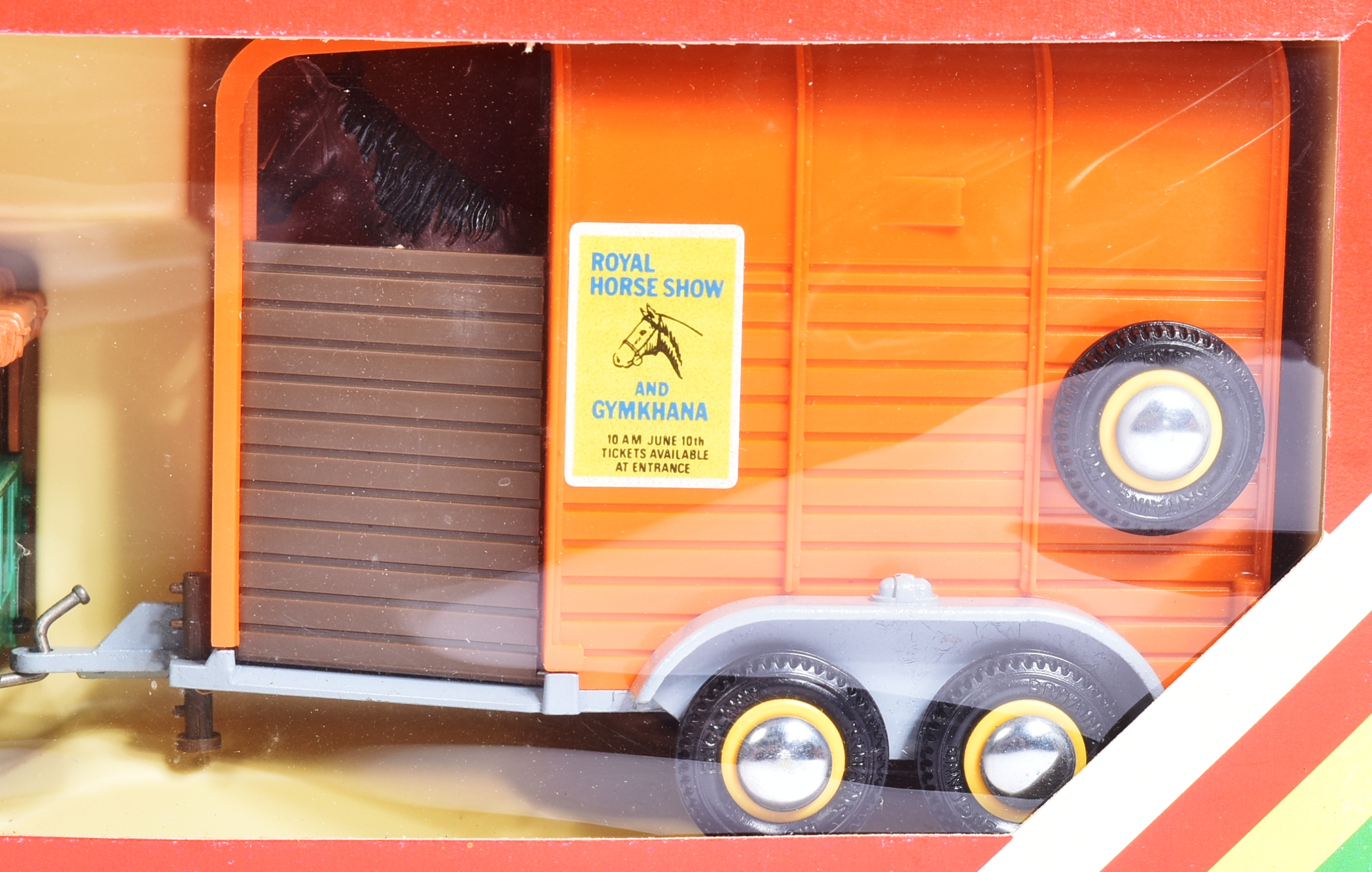 DIECAST - X2 VINTAGE BRITAINS DIECAST LAND ROVER HORSE BOXES - Image 3 of 6