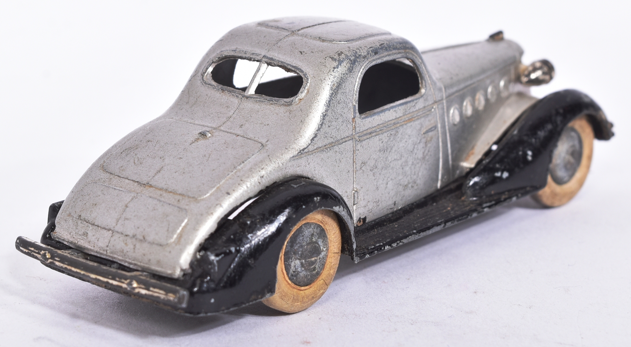 TOOTSIETOYS - PRE-WAR 1930S LASELLE COUPE DIECAST MODEL - Image 3 of 5