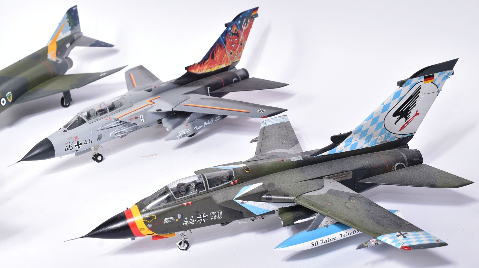 MODEL KITS - COLLECTION OF X6 BUILT MODEL KITS OF AIRCRAFT INTEREST - Image 4 of 5