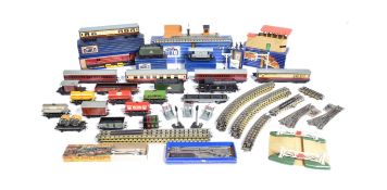 COLLECTION OF VINTAGE HORNBY DUBLO OO GAUGE ROLLING STOCK, TRACKSIDE ACCESSORIES AND LOCO