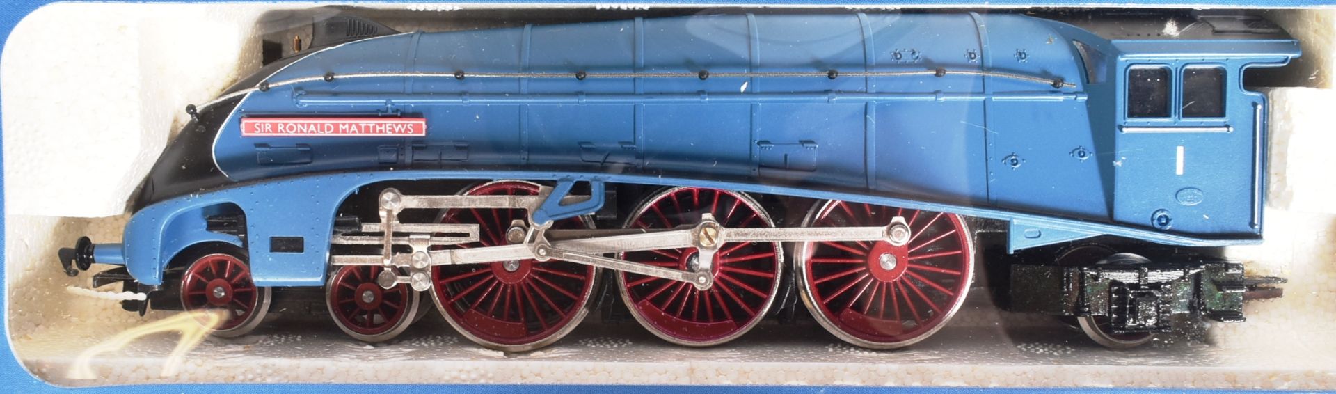 MODEL RAILWAY - HORNBY ROYAL DOULTON COLLECTION - Image 4 of 5