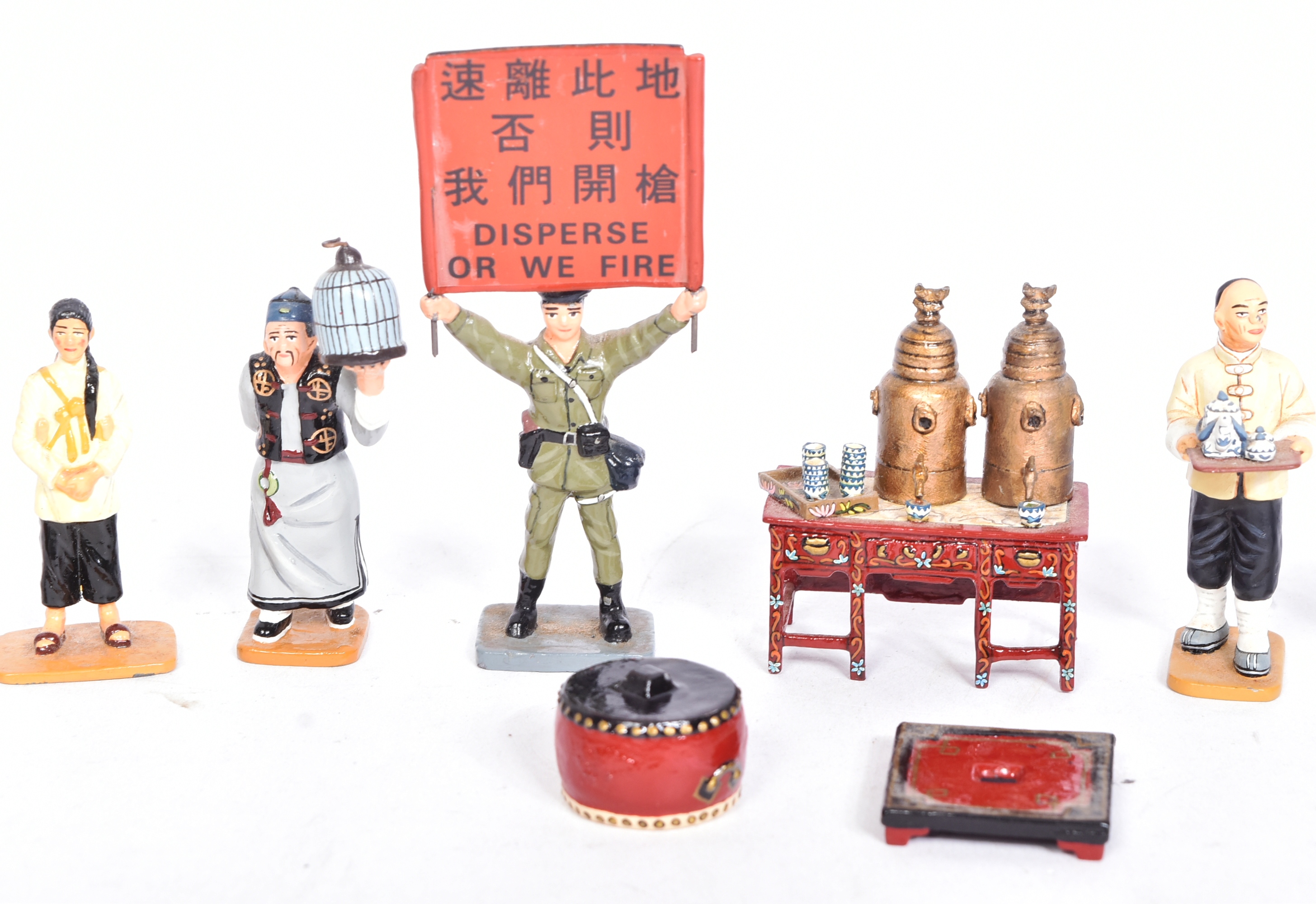 KING & COUNTRY - STREETS OF OLD HONG KONG - 1/30 SCALE MODEL FIGURES - Image 3 of 5