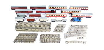 MODEL RAILWAY - COLLECTION OF HORNBY DUBLO ROLLING STOCK AND TRACK