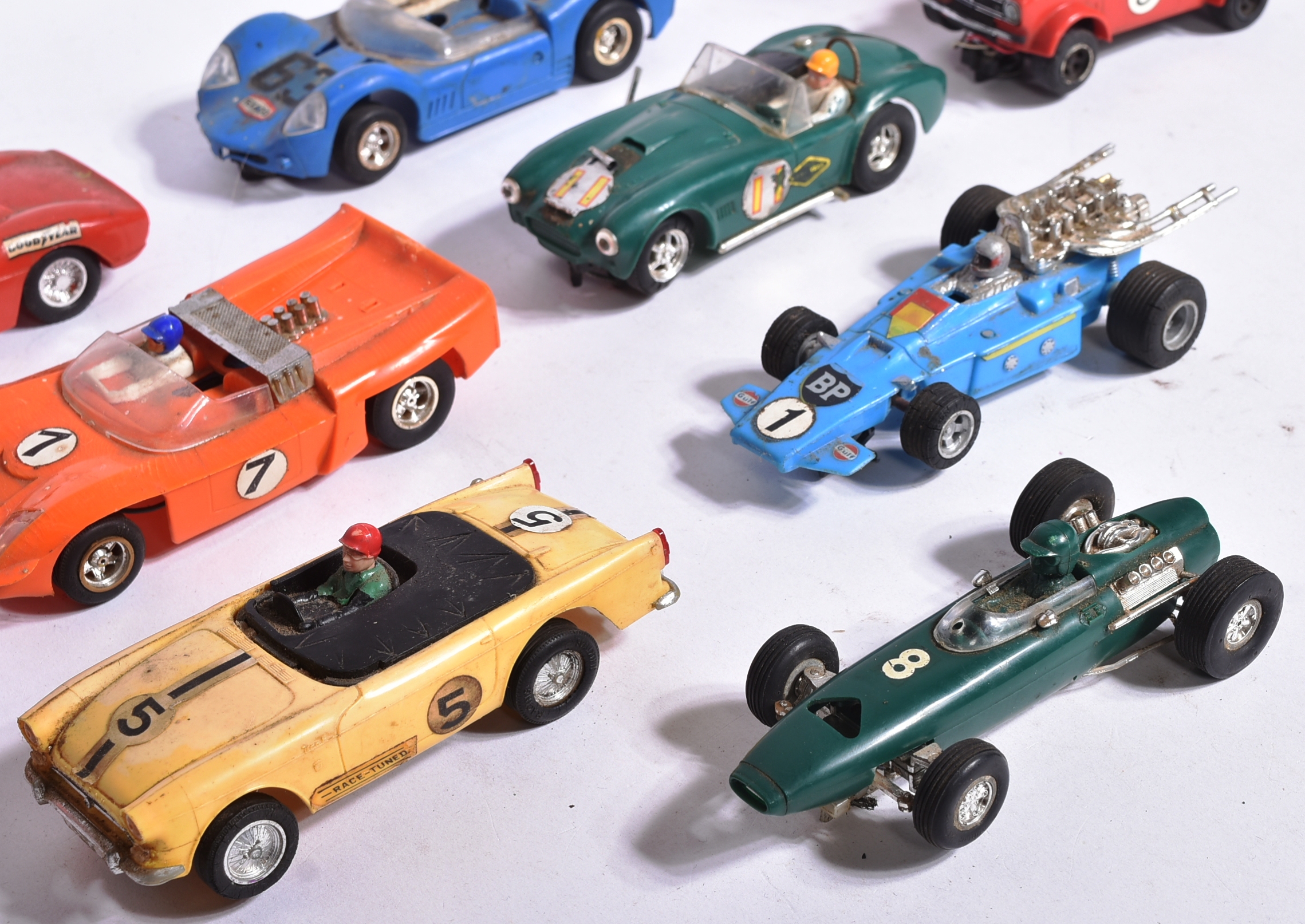 SCALEXTRIC - COLLECTION OF VINTAGE SCALEXTRIC SLOT CARS - Image 3 of 5
