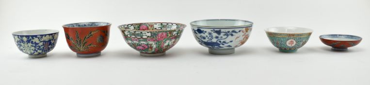 COLLECTION OF 20TH CENTURY CHINESE DECORATIVE CHINA BOWLS
