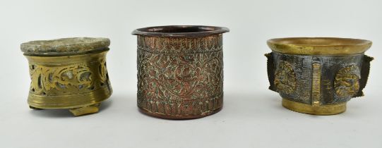 COLLECTION OF THREE METALWARE BRASS / COPPER POTS