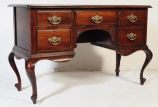 20TH CENTURY QUEEN ANNE REVIVAL MAHOGANY DRESSING TABLE