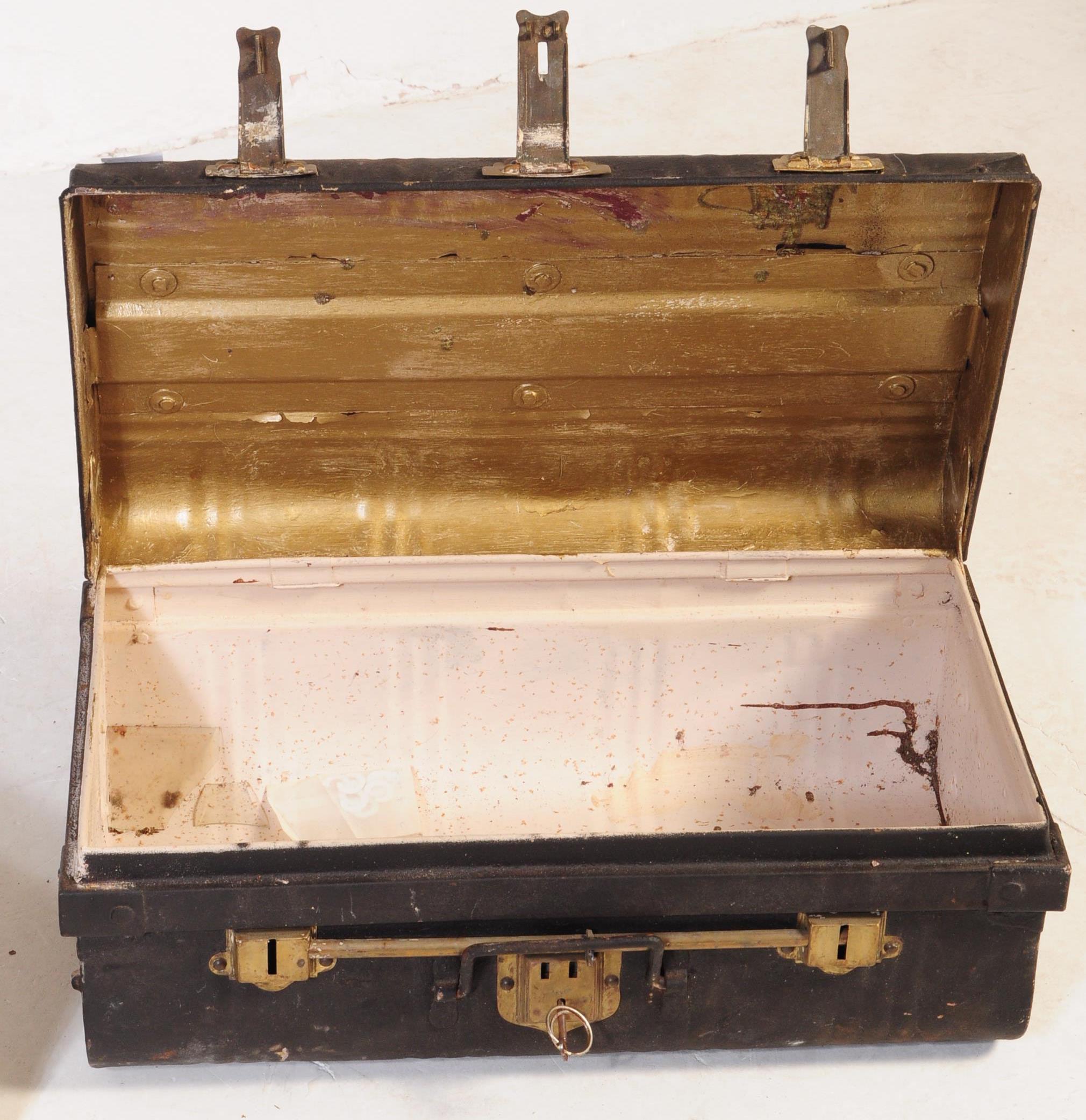 TWO VINTAGE 20TH CENTURY TRAVEL SUITCASE TRUNKS - Image 4 of 4