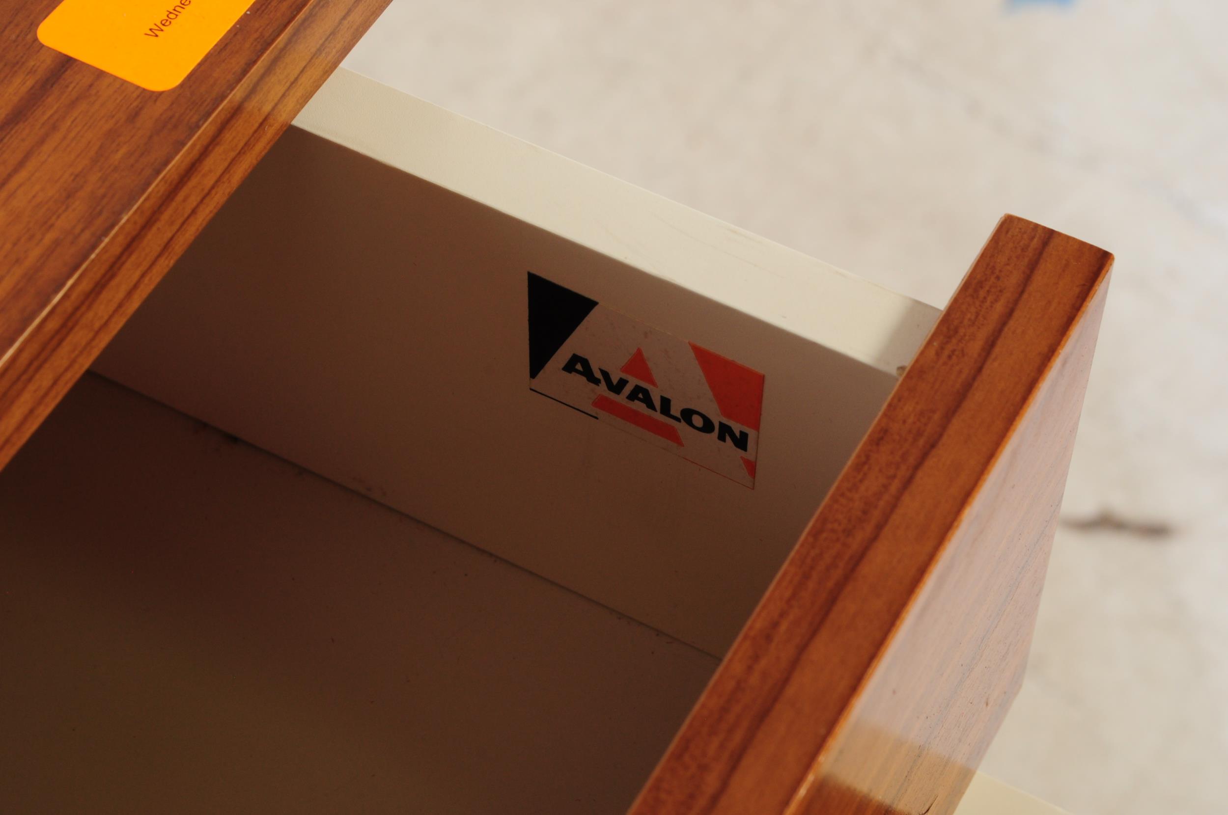 AVALON FURNITURE - VINTAGE 20TH CENTURY CHEST OF DRAWERS - Image 4 of 5