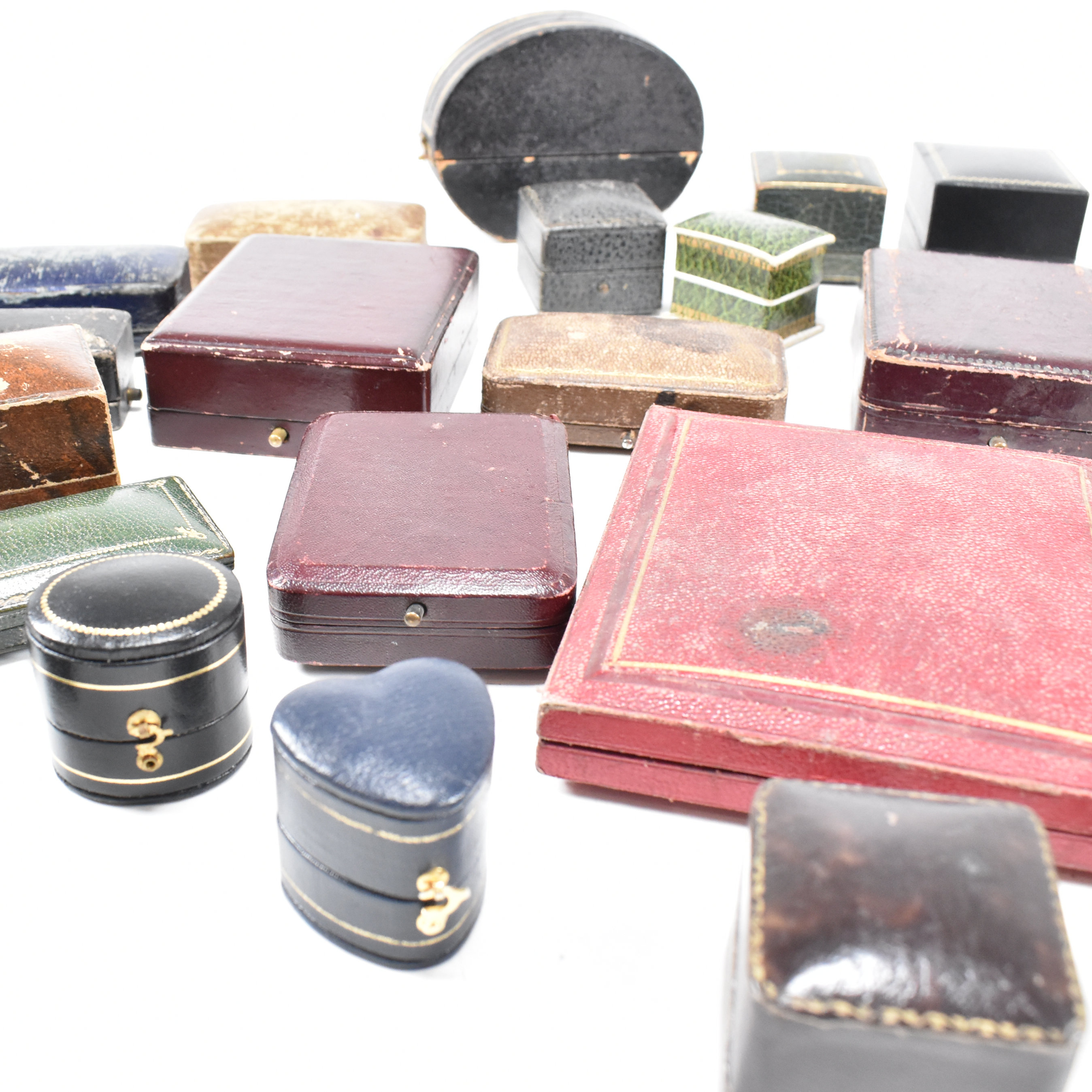 COLLECTION OF JEWELLERY BOXES CASES - Image 7 of 16