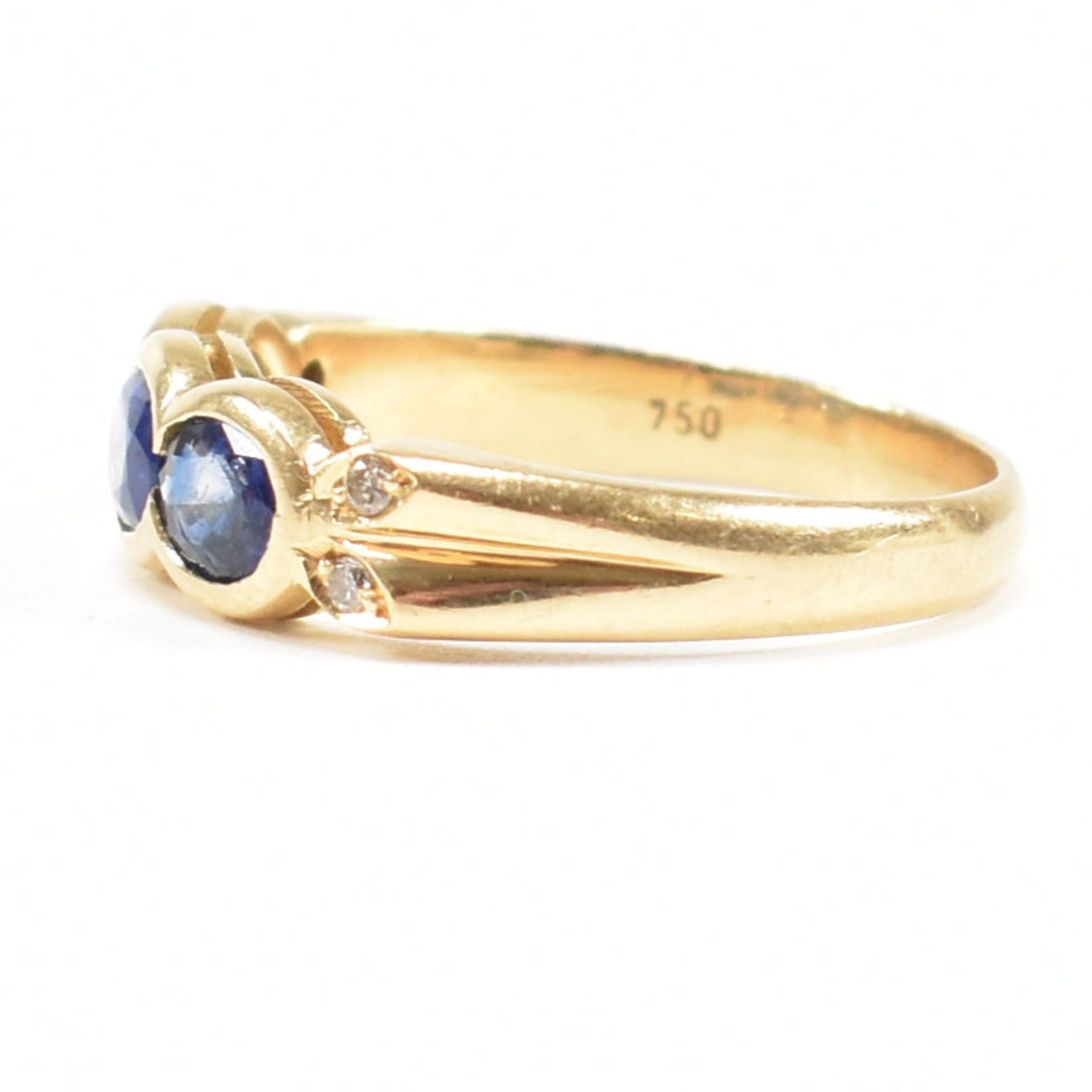 18CT GOLD SAPPHIRE & DIAMOND THREE STONE RING - Image 3 of 7