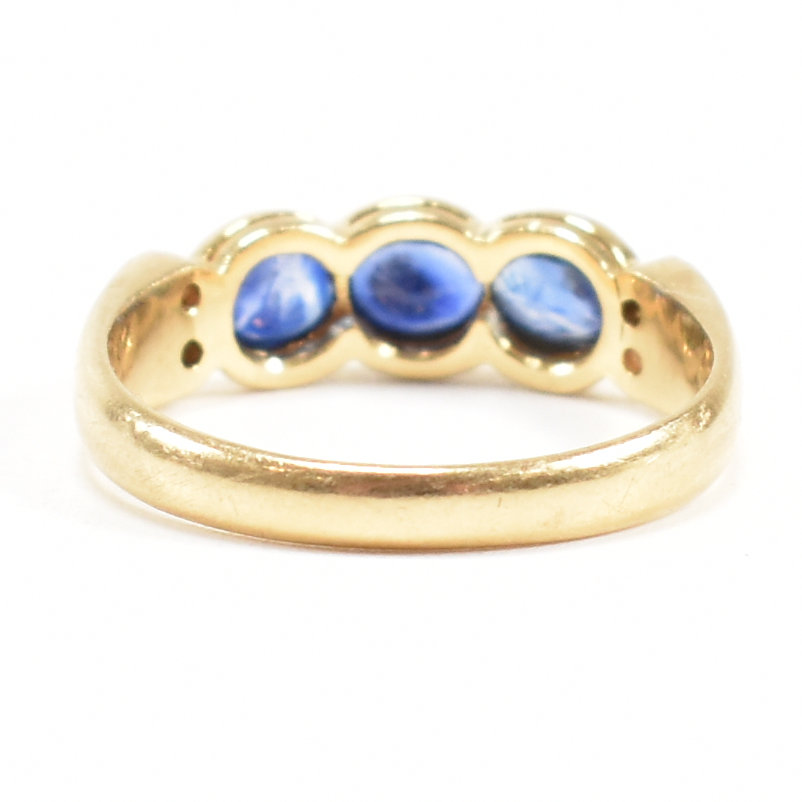 18CT GOLD SAPPHIRE & DIAMOND THREE STONE RING - Image 5 of 7