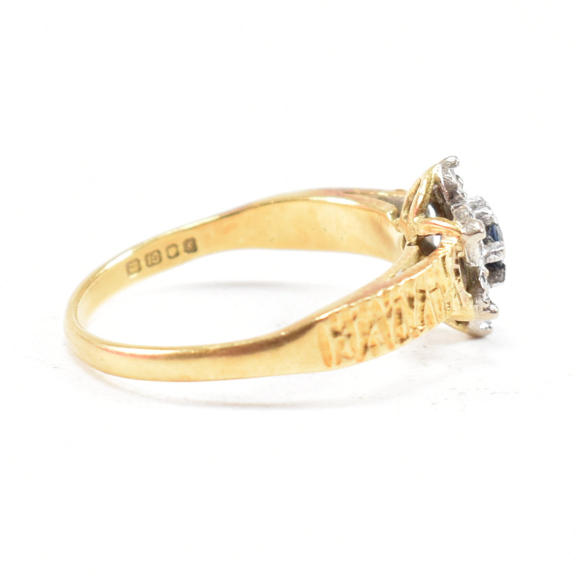 HALLMARKED 18CT GOLD SAPPHIRE CLUSTER RING - Image 2 of 9