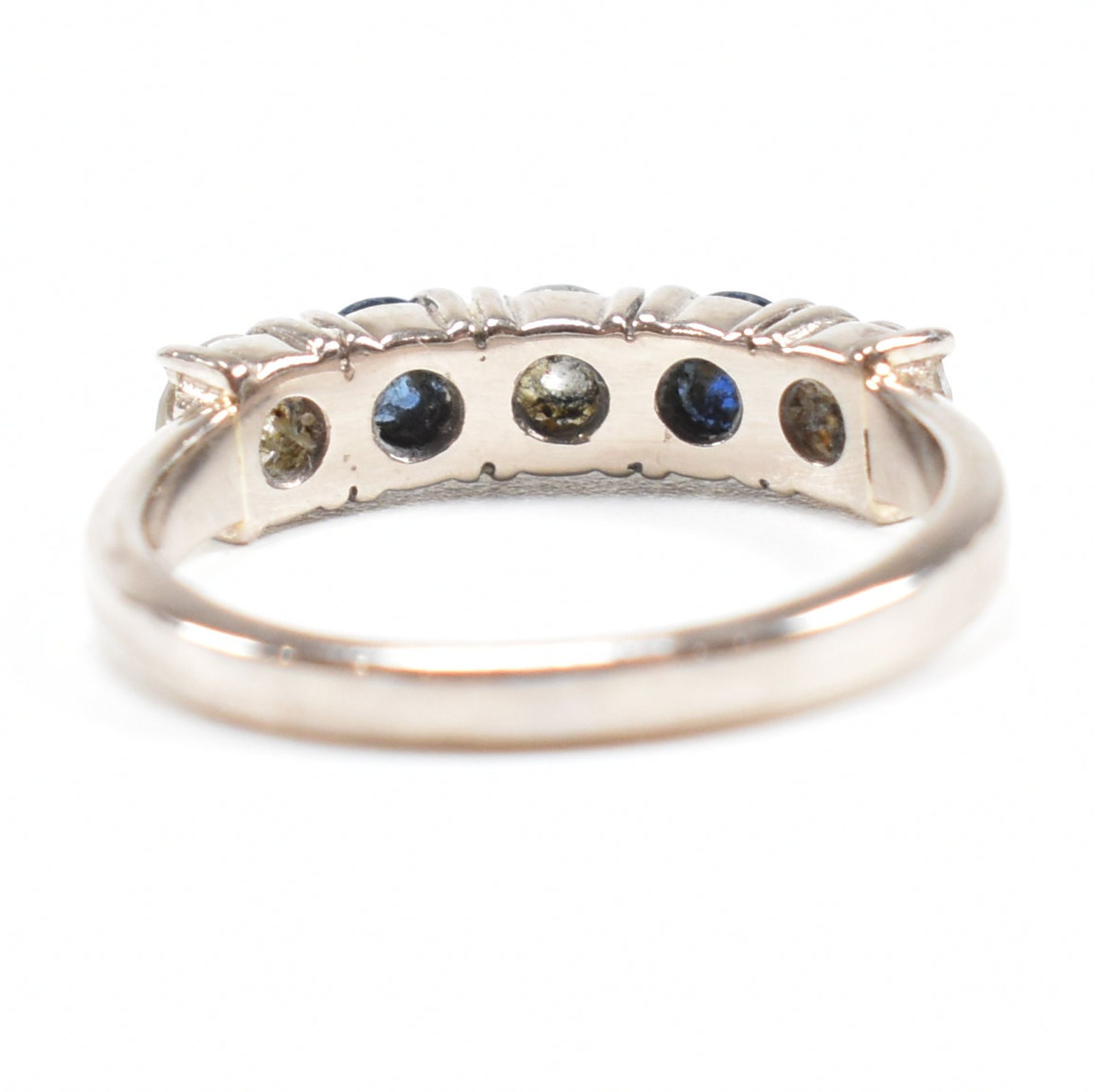 18CT WHITE GOLD SAPPHIRE & DIAMOND FIVE STONE RING - Image 4 of 7