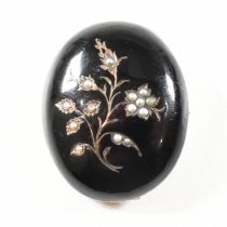 19TH CENTURY VICTORIAN PEARL ENAMEL MOURNING BROOCH PIN