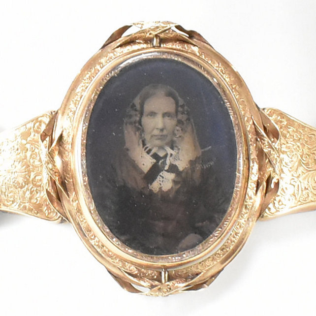 19TH CENTURY MOURNING BRAIDED HAIRWORK LOCKET BRACELET - Image 3 of 9