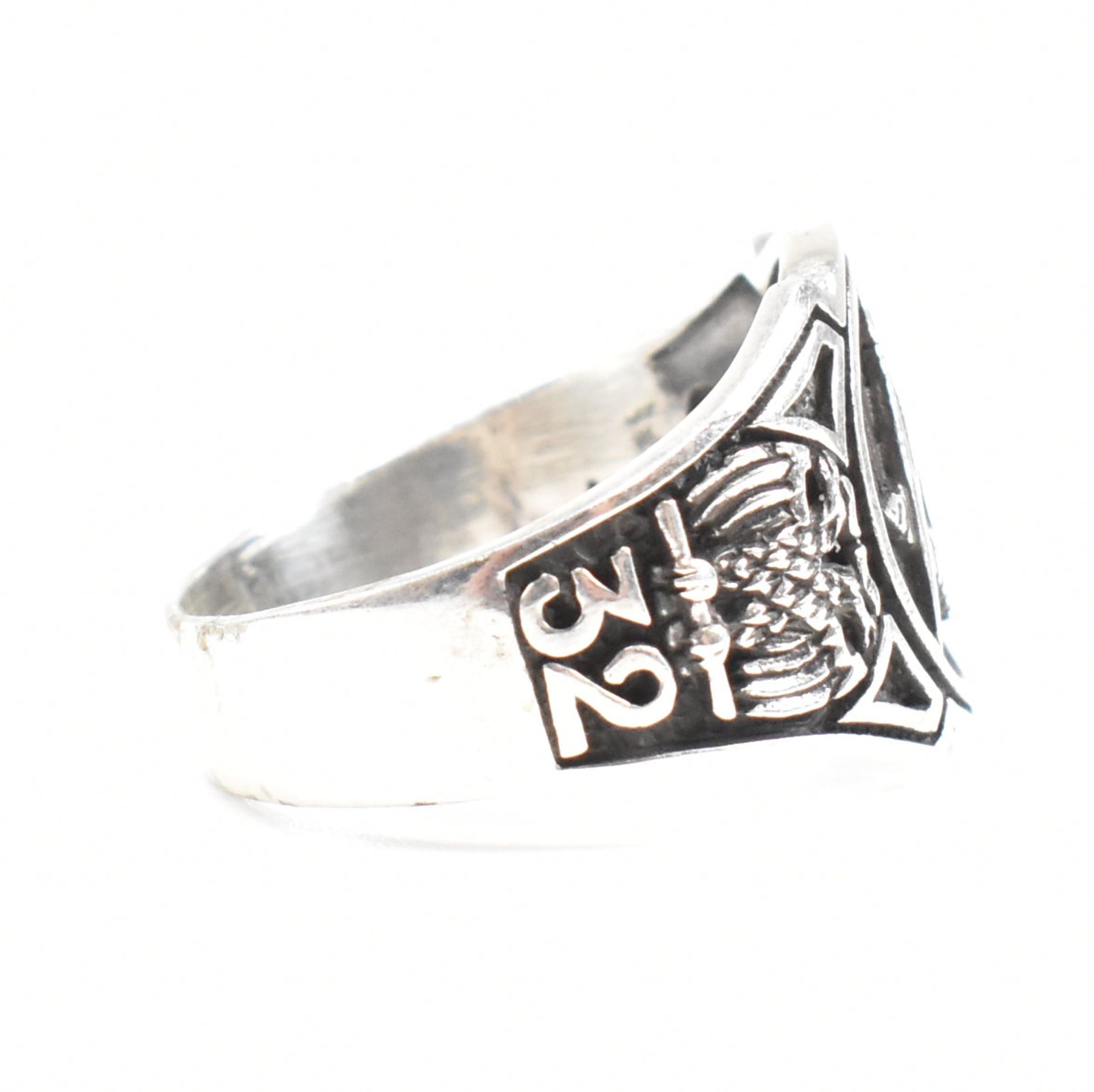 CONTEMPORARY 925 SILVER MASONIC STYLE RING - Image 2 of 7