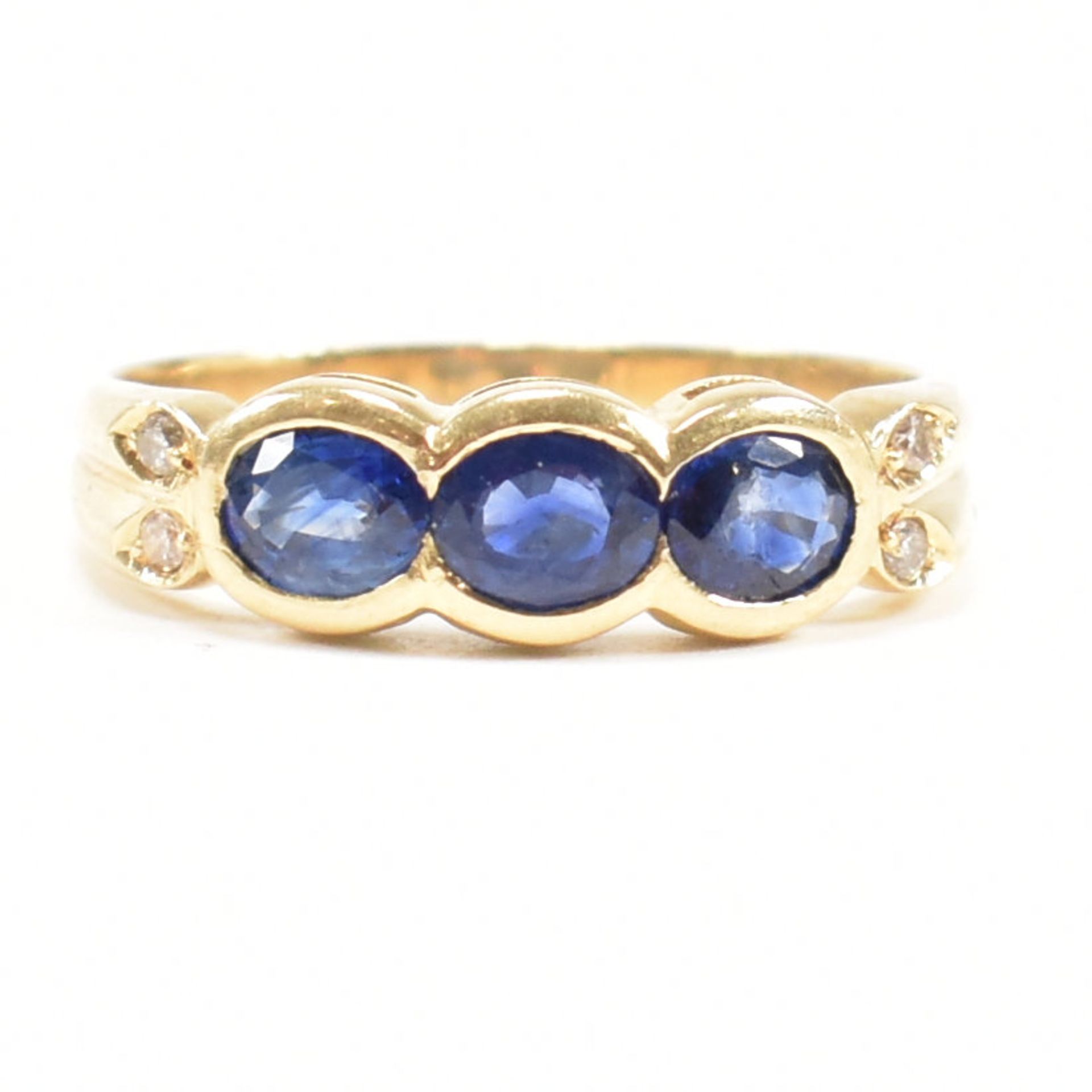 18CT GOLD SAPPHIRE & DIAMOND THREE STONE RING