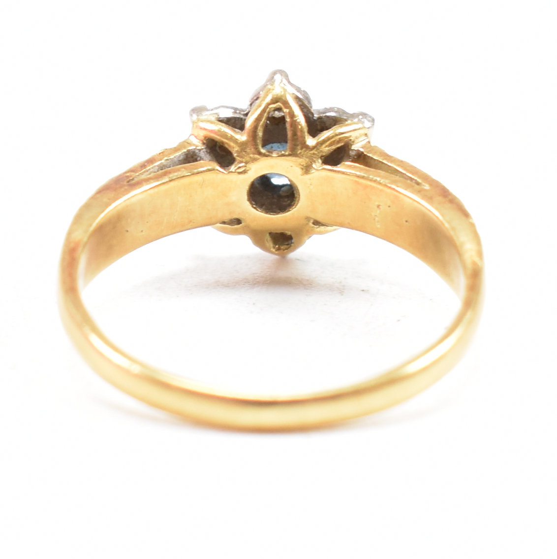 HALLMARKED 18CT GOLD SAPPHIRE CLUSTER RING - Image 4 of 9