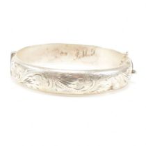 1970S HALLMARKED SILVER HINGED BANGLE