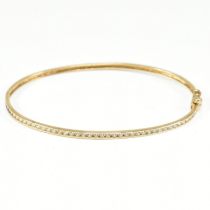 VINTAGE 9CT GOLD & WHITE STONE BANGLE BRACELET