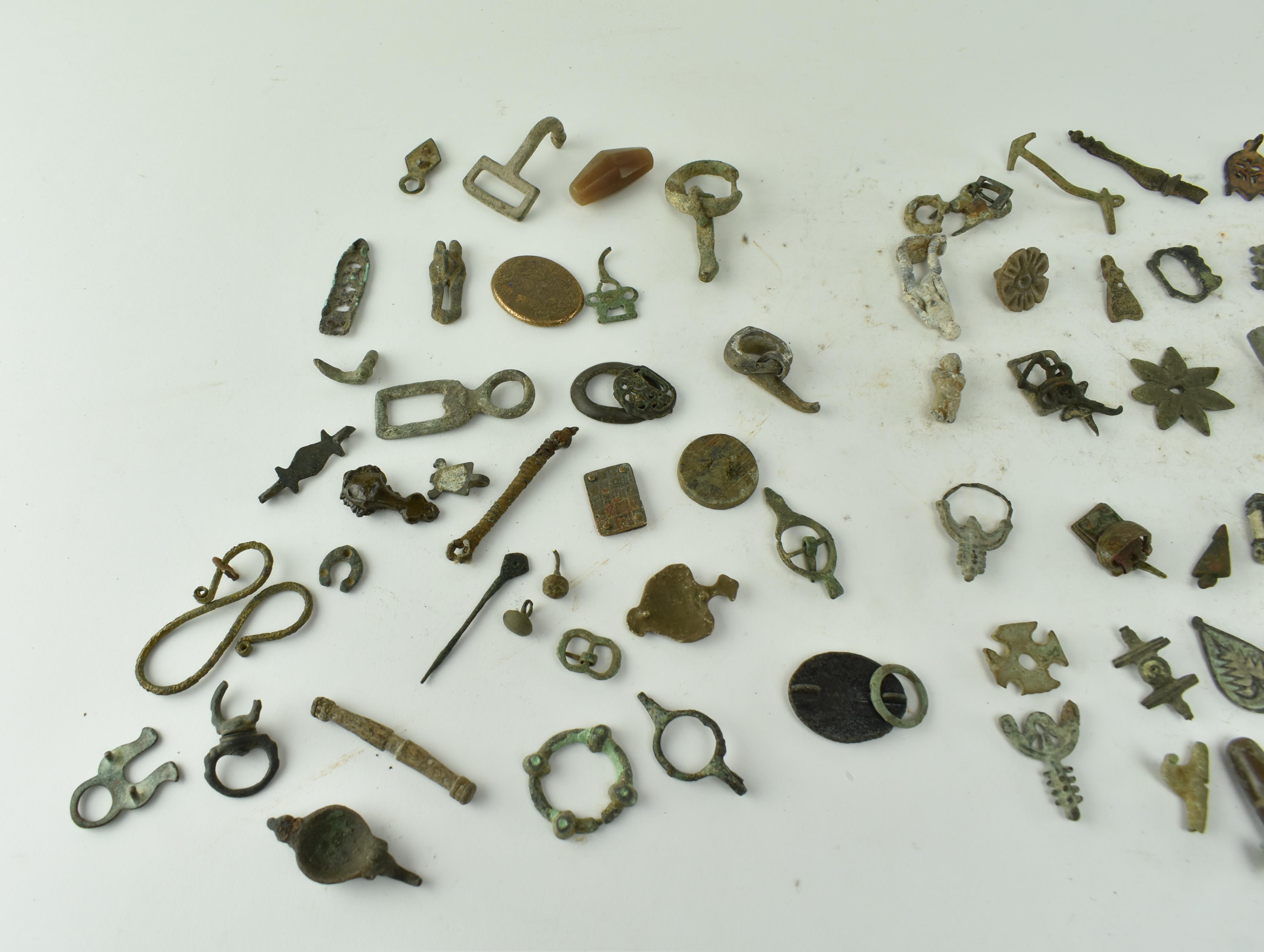 ANCIENT ROMAN / MEDIEVAL BRONZE / COPPER / SOAPSTONE PIECES - Image 2 of 4