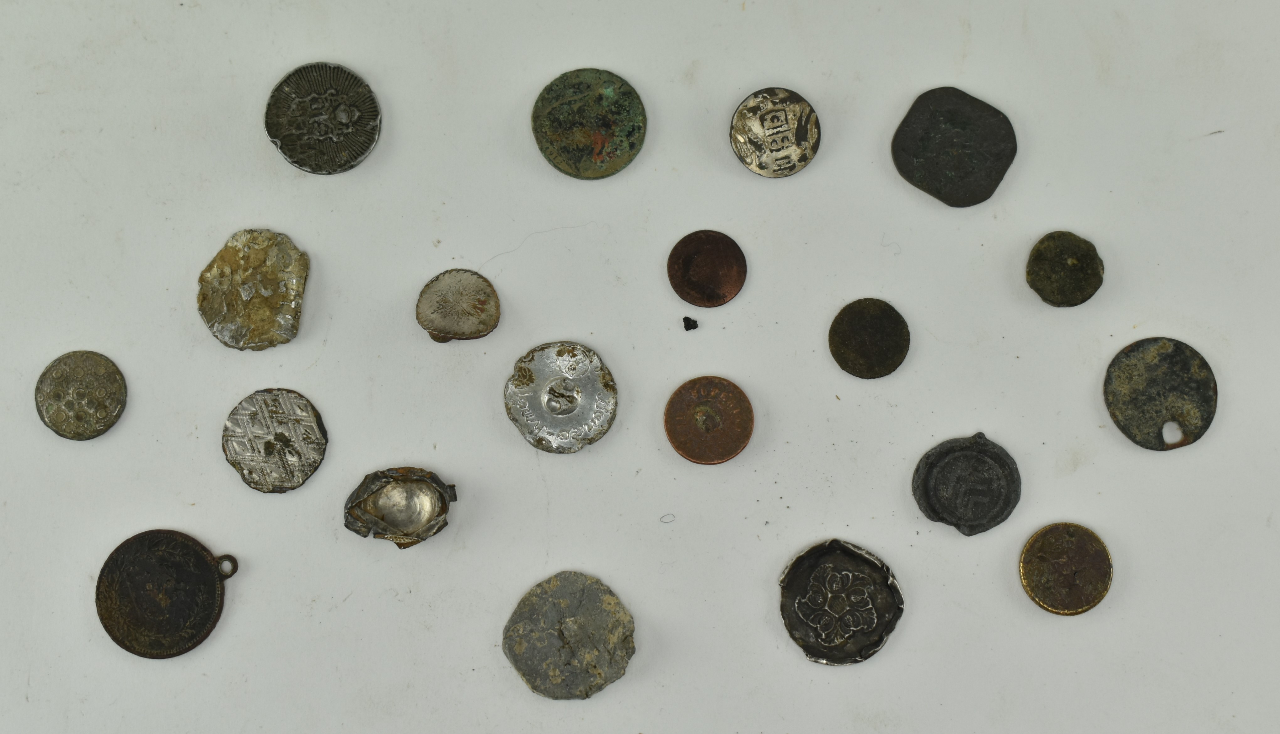 GROUP OF TWENTY PIECES OF OLD COINS / PENDANTS / TOKENS