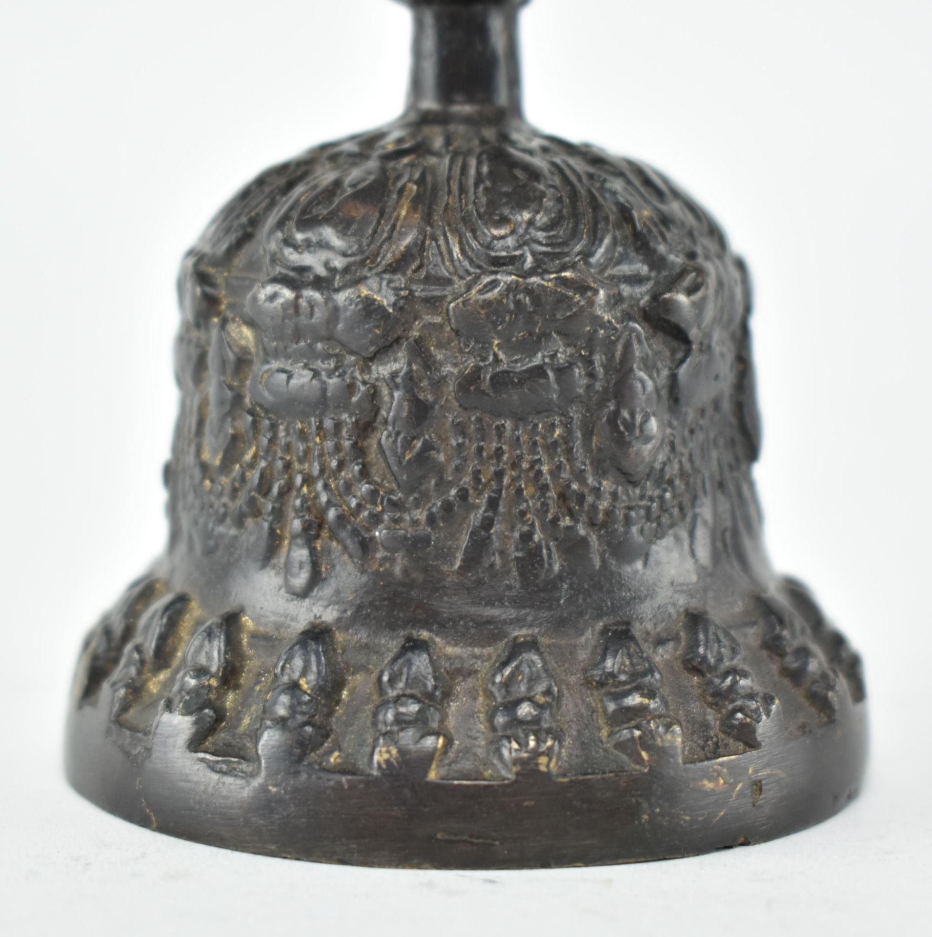 20TH CENTURY TIBETAN BRONZE VAJRA BELL - Image 4 of 5