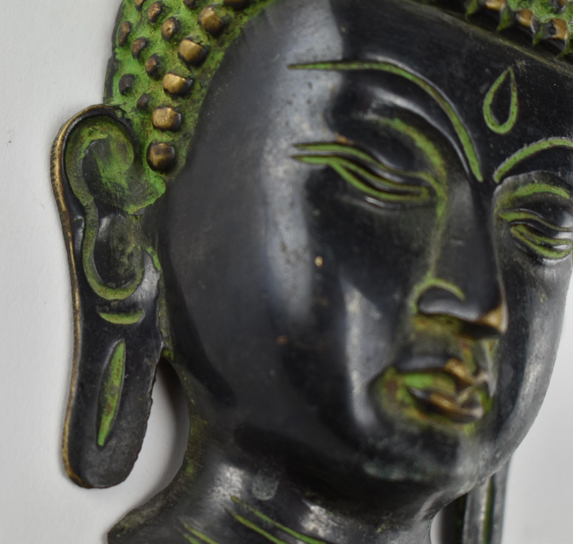 HEAVY BRONZE HEAD OF A BUDDHA WALL PLAQUE - Image 5 of 6