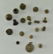 COLLECTION OF ROMAN / MEDIEVAL SEALS / TOGGLES / BROOCH