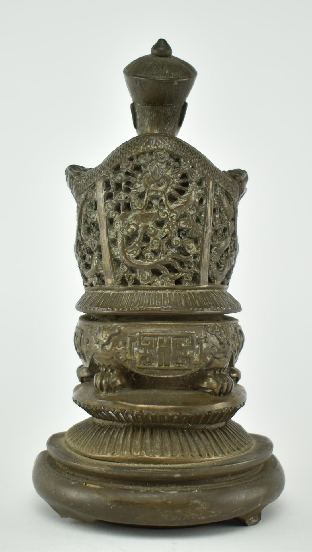 20TH CENTURY CHINESE BRONZE SCULPTURE OF AN EMPERIOR - Image 3 of 5