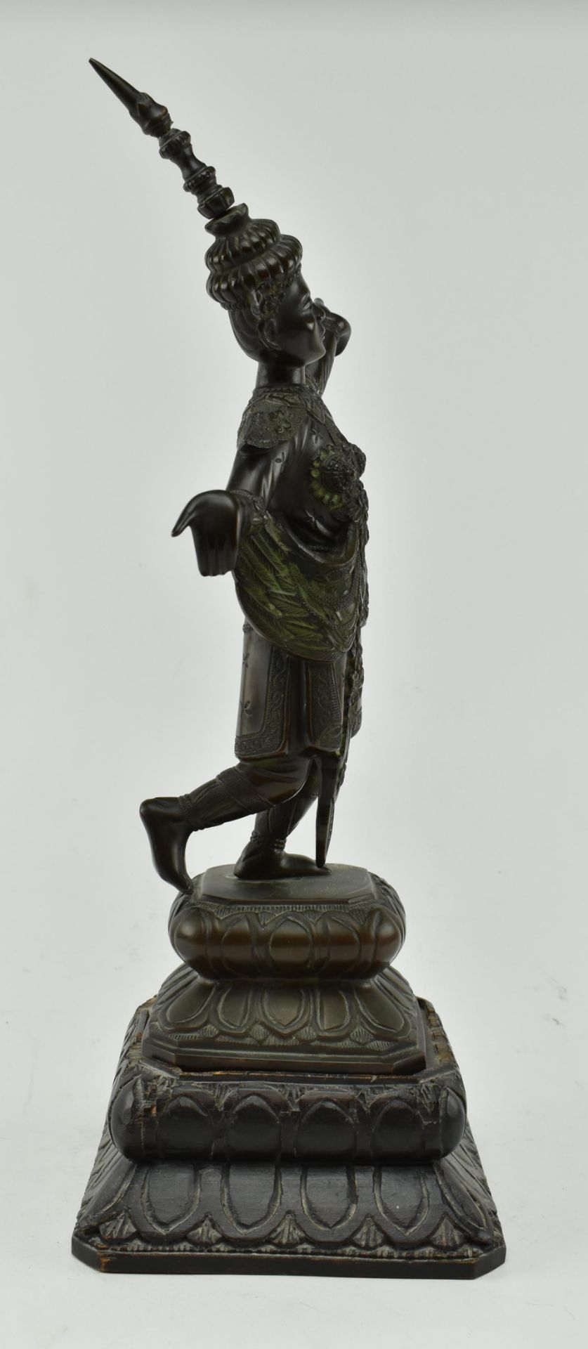 EARLY 20TH CENTURY HEAVY BRONZE APSARA DANCER STATUE - Image 2 of 6