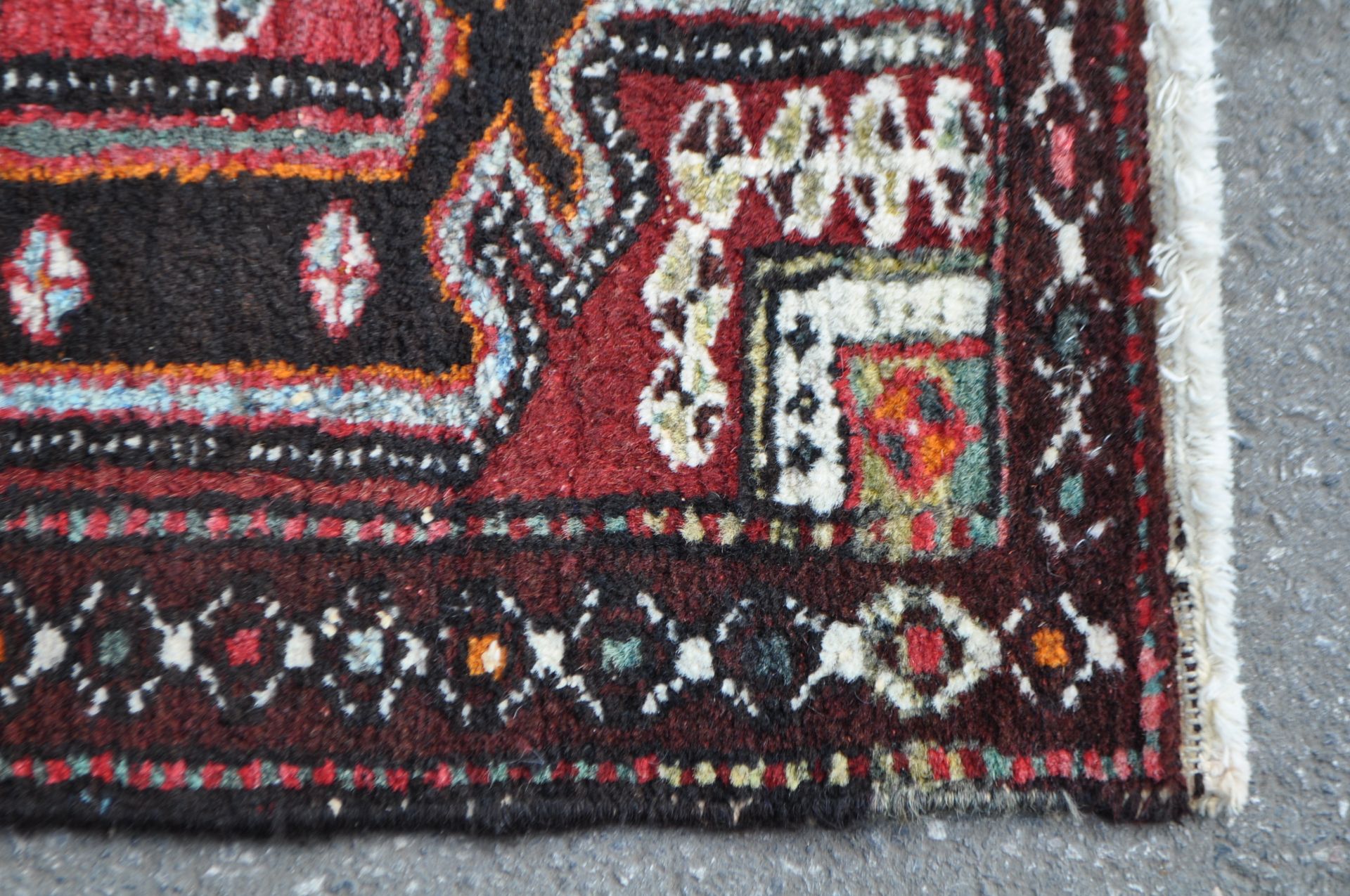 EARLY TO MID 20TH CENTURY IRANIAN PERSIAN WOOL HAMADAN RUG - Image 3 of 4