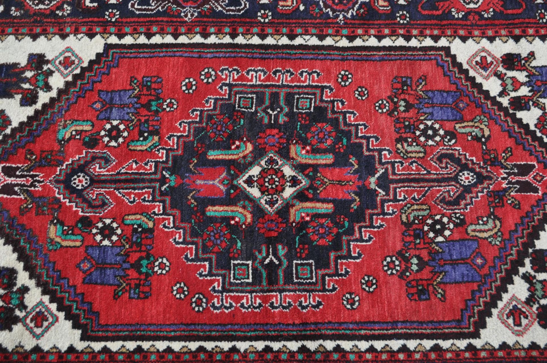 20TH CENTURY PERSIAN ISLAMIC HAMEDAN RUG - Image 2 of 5