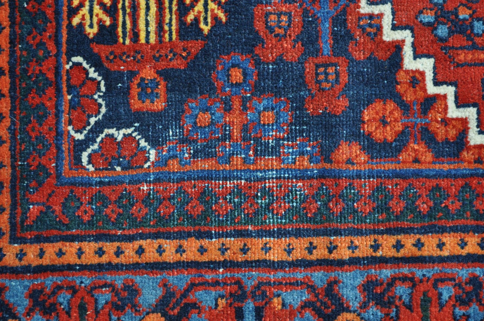 20TH CENTURY CENTRAL PERSIAN MEYMEH RUG - Image 4 of 5