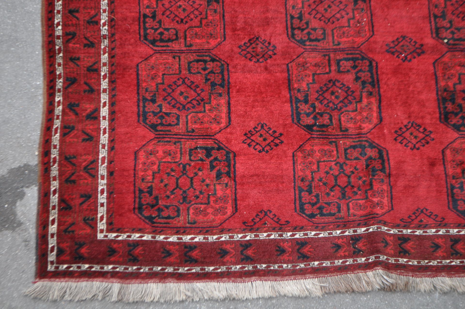 20TH CENTURY AFGHAN ART DECO RED RUG - Image 3 of 4
