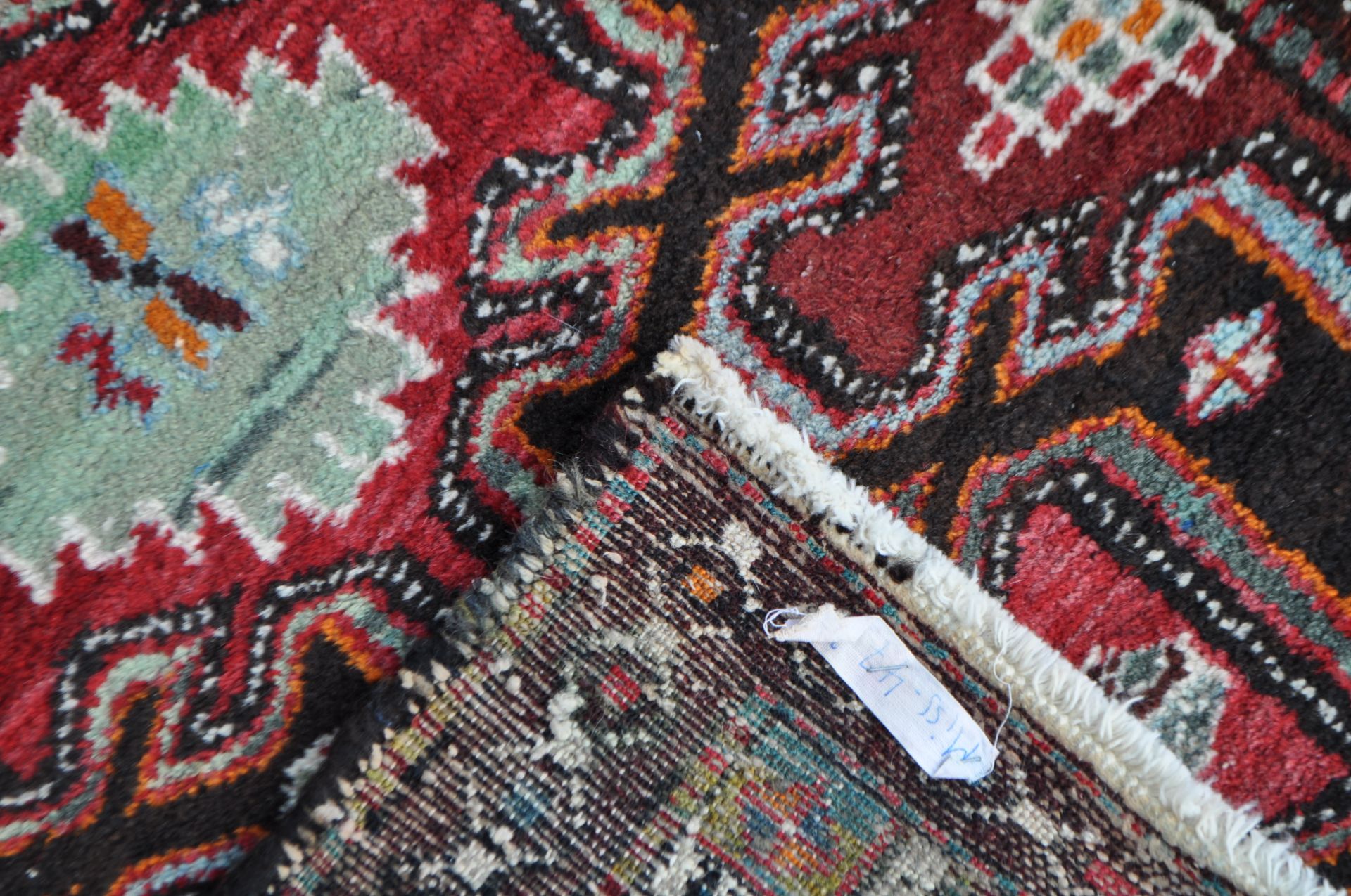 EARLY TO MID 20TH CENTURY IRANIAN PERSIAN WOOL HAMADAN RUG - Image 4 of 4