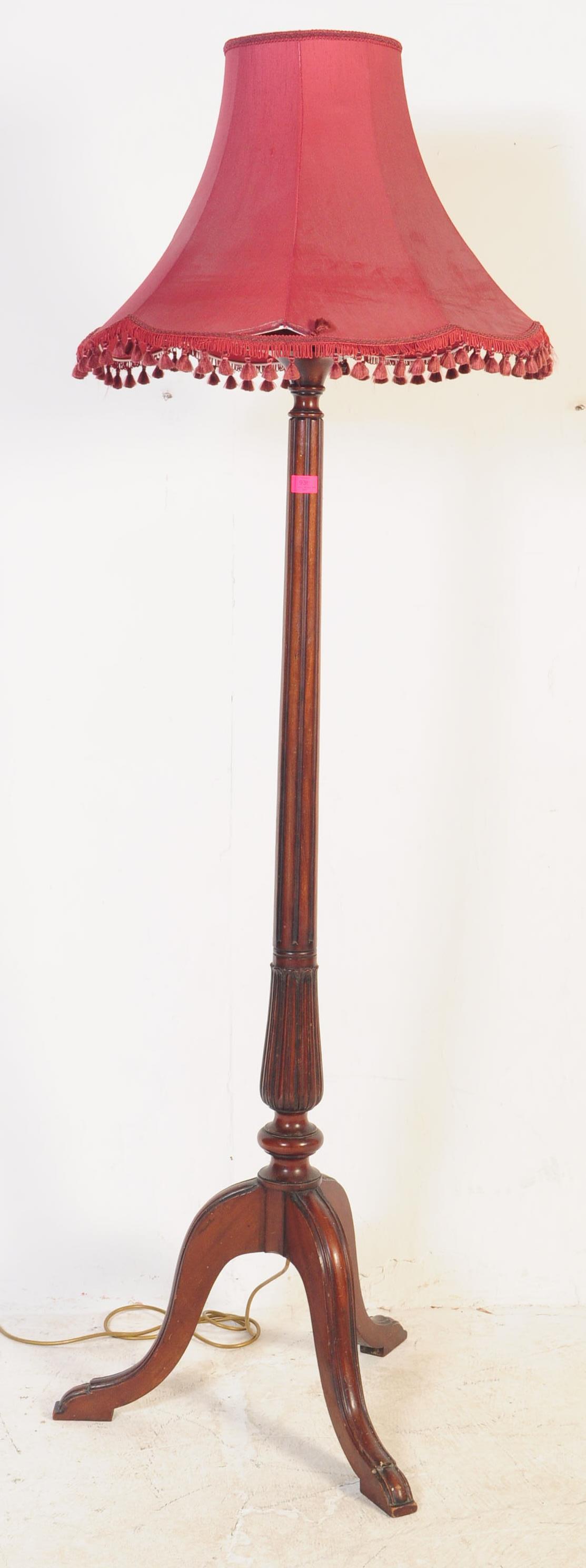 EDWARDIAN MAHOGANY REEDED FLOOR STANDARD LAMP