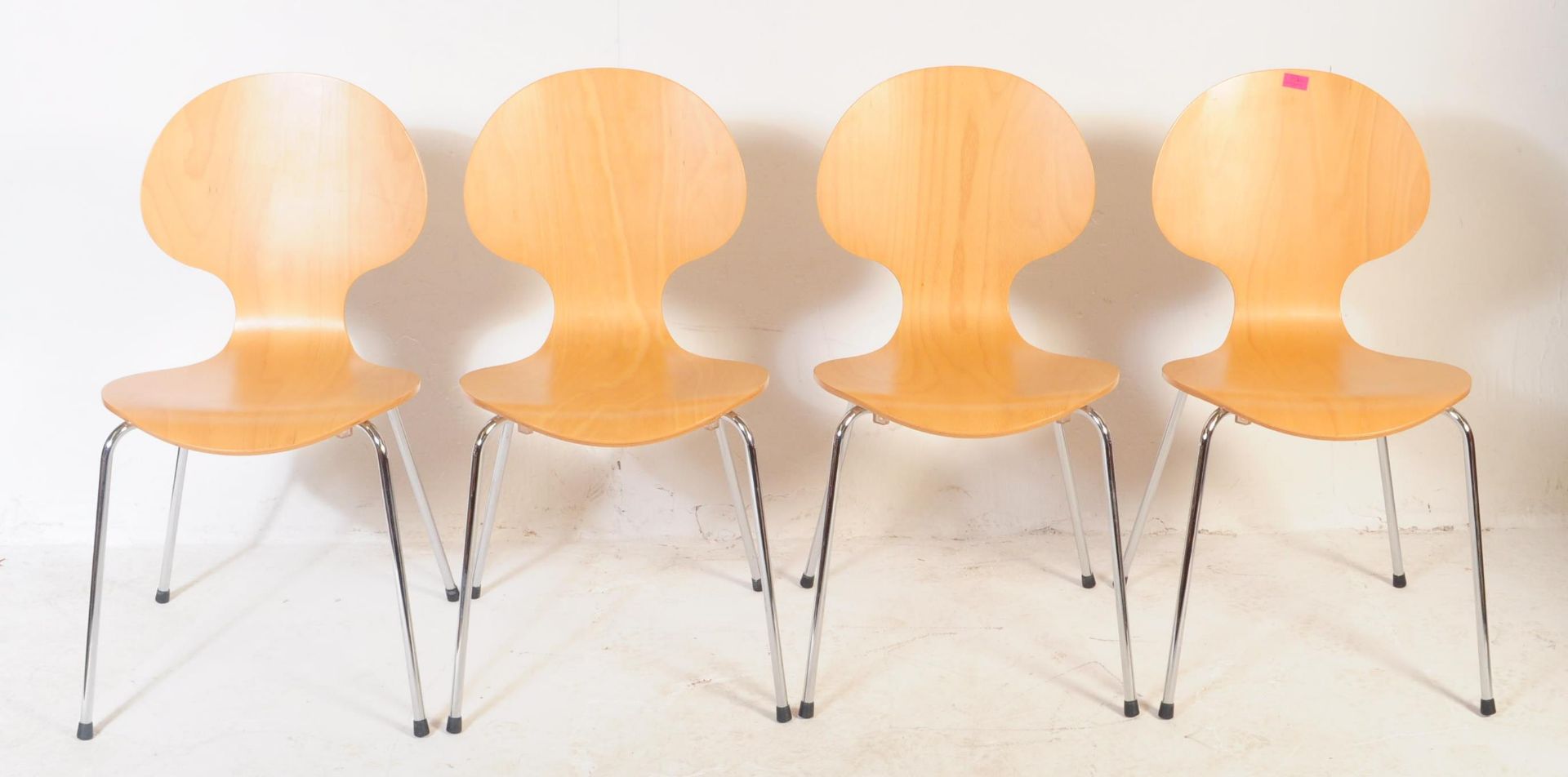 FOUR CONTEMPORARY BEECH PLYWOOD METAL FRAME DINING CHAIRS - Bild 2 aus 3